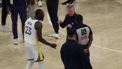 对吹罚相当不满😡追梦与裁判激烈讨论！科尔也上前理论！